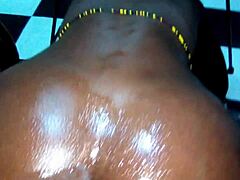 Amateur ebony gets messy satisfaction