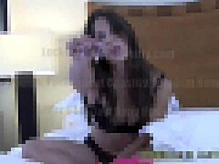 Me siento tan poderoso manteniéndolos a todos encerrados en bondage para su princesa