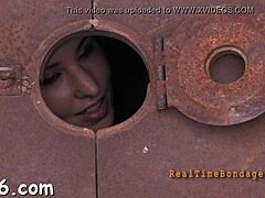 Piskar den tighta slemmiga fitta medan jag suger och knullar hårt