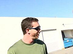 Hey, du classy Hure Vanessa, zeig mir diese großen Titten und rothaarigen Arsch jetzt?