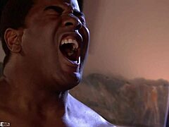 หญิงสาวบลอนด์ลีอา เล็กซิส ดูดควยใหญ่ดำอย่างกระหืดก่อนเย็ดสุดเฟรนซี่