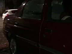 街で出会った熱い18歳若者を車で犯した