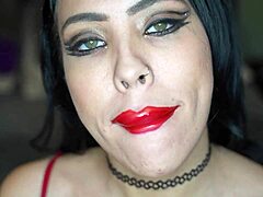 Åh wow bimbo-læber omslutter pik for lipstick fetish blowjob-action nu