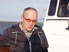 Что происходит, когда обнаженная модель путешествует на улице и флешит публично