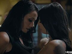 Os Convidados Admiram a Interação de Reagan Foxx com a Enteada Birrenta Gina Valentina