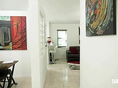 Nikki Brooks sebagai Ibu Tiri Free Use Terjebak dan Dientot Keras di Meja