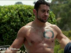 Se spomniš tistega sluzastega bivšega ljubimca deepthroat na skrivnostni zabavi z mišičastimi fantje?