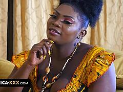 कैजुअल थ्रीसम में कर्वी अफ्रीकन औरत डॉगीस्टाइल के लिए झुकती है। कमशॉट एमएफएफ सेटअप में कूपल को बचाने के लिए आता है।