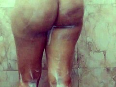 Esposa índia gostosa cobiça pau negro grande, tem um? 😈