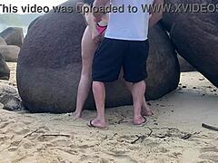 esposa quente de bunda grande anda de tanga na trilha mostrando bunda nos arbustos