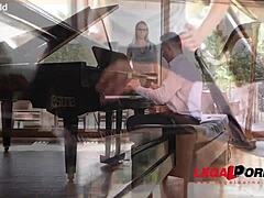 Perversna učiteljica Florane Russell dvojno penetrirana