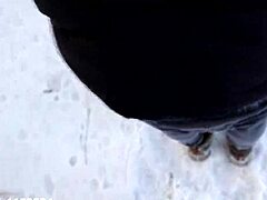 Amatööri tyttö haaveilee pikanaidista ja syväkurkusta julkisella paikalla 😍🔥