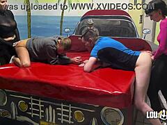 Бисексуальная фемдом четверка рокает с Лу Несбит и Лиа Луиз! 😈