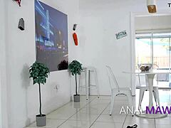 Nadia Whiten perse omistetaan kaverin toimesta miehen hävittyä vedon, tuntuu niin intensiiviseltä.