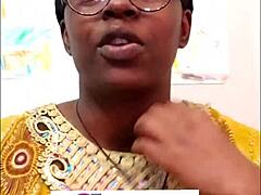 Oh wow, qu'est-ce que les hommes font de mal au lit avec des salopes milf ébène noires !