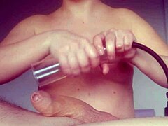 장난꾸러기 아내가 남편 오르가즘을 자지 펌프로 조절