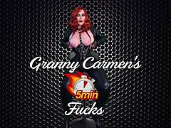 La nana appétissante suce la bite du mec avec gourmandise.