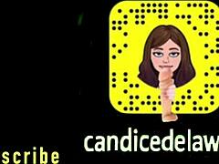 Ik toon mijn kleine tieten aan mijn buurman op het feest, hij wil me neuken 😏