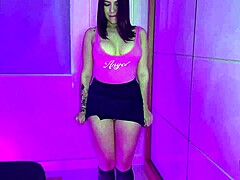 Is this brunette babe teasing her big ass before deepthroating dildo?