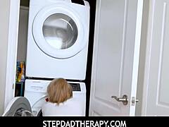 intenzivna terapija očima, kjer 18+ pastorka orgazmira na njegovih prstih v garaži pov s sahara skye in jay rock