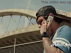 Hej, vi dve y2k 18+ najstnici, pripravljeni na spontani trojček z blowjobi in doggystyle?