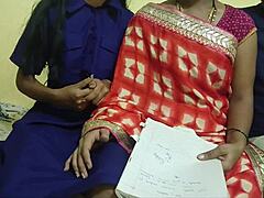 Două fete frumoase de 18 ani se fut împreună pe ranch