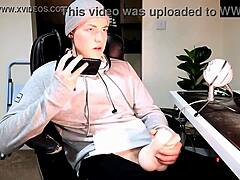 电话聊天和手淫 📞🍆