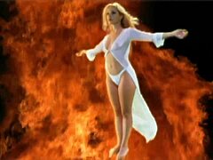 Ava Vincent monta polla grande, se corre en cara