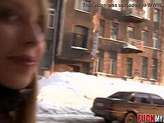 Podryw blondynki czeskiej turystki prowadzi do ostrego outdoorowego analu