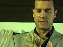 ดังนั้นนักข่าวขนเยอะคนนี้ถูกมัด ถูกเฆี่ยนแรง และถูกเย็ดในเซสชั่นพันธนาการสุดป่าเถื่อน