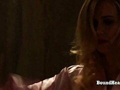 Vau, Sophie on niin paha orja, saa piiskaa tässä lesbo-dominaatio alistuksessa 😩