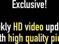 Samantha Rone Zuigt Grote Kutlippen Clit Tijdens Rijpe Blonde Masturbatie Sessie