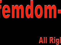 Gledaj ovu dominantu koja doji mleko i masturbira u femdom ručnoj dominaciji!