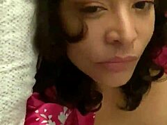 アンナ・マリア熟女ラティーナがビデオで愛を示す