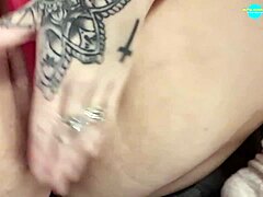 real milf masturbating pussy 😘