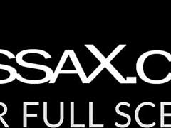 Мисакс стрип са неодољивом мамом Ди Вилијамс савијена тити фук кремпај близу 😈🍑