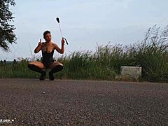 shooting porn au bord dune route