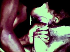 ロンドンの暗い影でビンテージ異人種3P、英国ヘアリーマンコのグループセックス