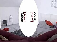 POV wideo brunetek, które są palcowane w VR challenge