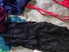 Я люблю нюхать и лизать грязные трусики и стринги жены, пока они не намокнут