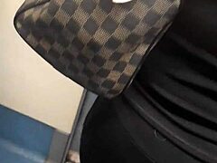 1 milf loira olho verde bunda gostosa