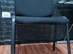 A aluna esqueceu a calcinha?