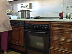 Am făcut sex homemade riscant cu sora vitregă excitată, filmând orgasmul ei close-up în acțiune hardcore