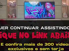 Débora Fantine performs sexy theater with Super Pink and Chapolin.