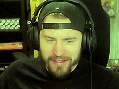 Эй, Очако Урарака, почему ты продолжаешь облажаться в игре с щупальцами?