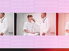 Aku merasa takut saat security buat pencuri cute membungkuk di meja untuk cavity search dan cum