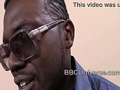 Jeg smager ebony kød som japansk lærer i denne interracial hardcore scene