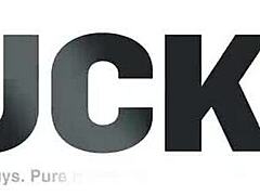 Oh cara, vejo essa linda gatinha curvilínea presa aí, então tenho que ajudar ela rapidinho