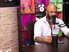 gostosa mostra bunda e buceta lisinha - gabriel e julia vida safada