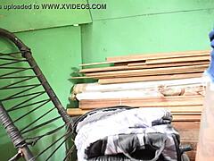 สาวน้อยก้นใหญ่ นั่งควยในฉาก amateur แรก gangbang